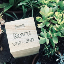 Load image into Gallery viewer, Garden Memorial Urn in Smooth Sandstone (P16)
